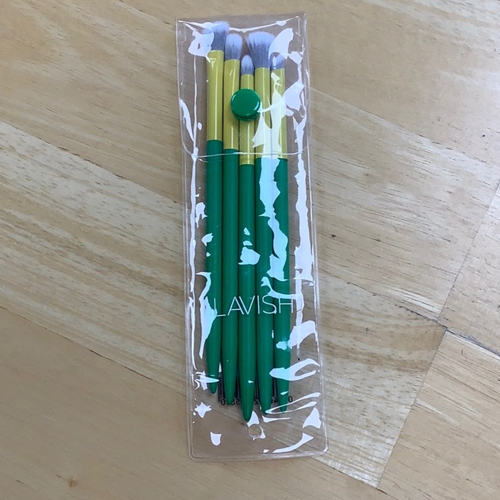Makeup brushes